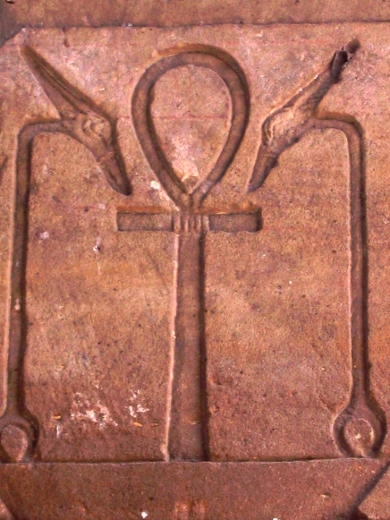 Croix de vie dans le temple d'Horus à Edfou